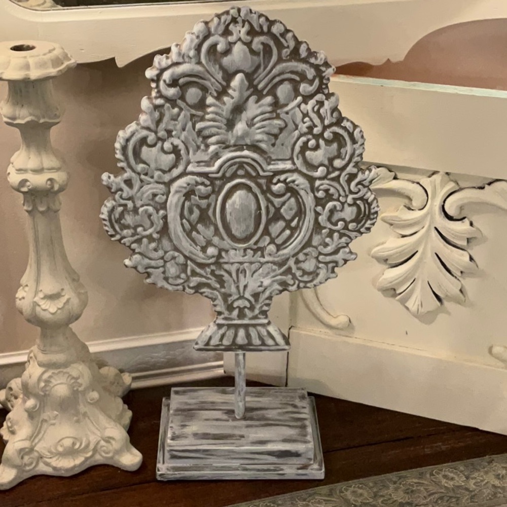 Metal Accent Gray & White ornate Fleur decorative decor stand 9 1/2” W 17 1/2” H